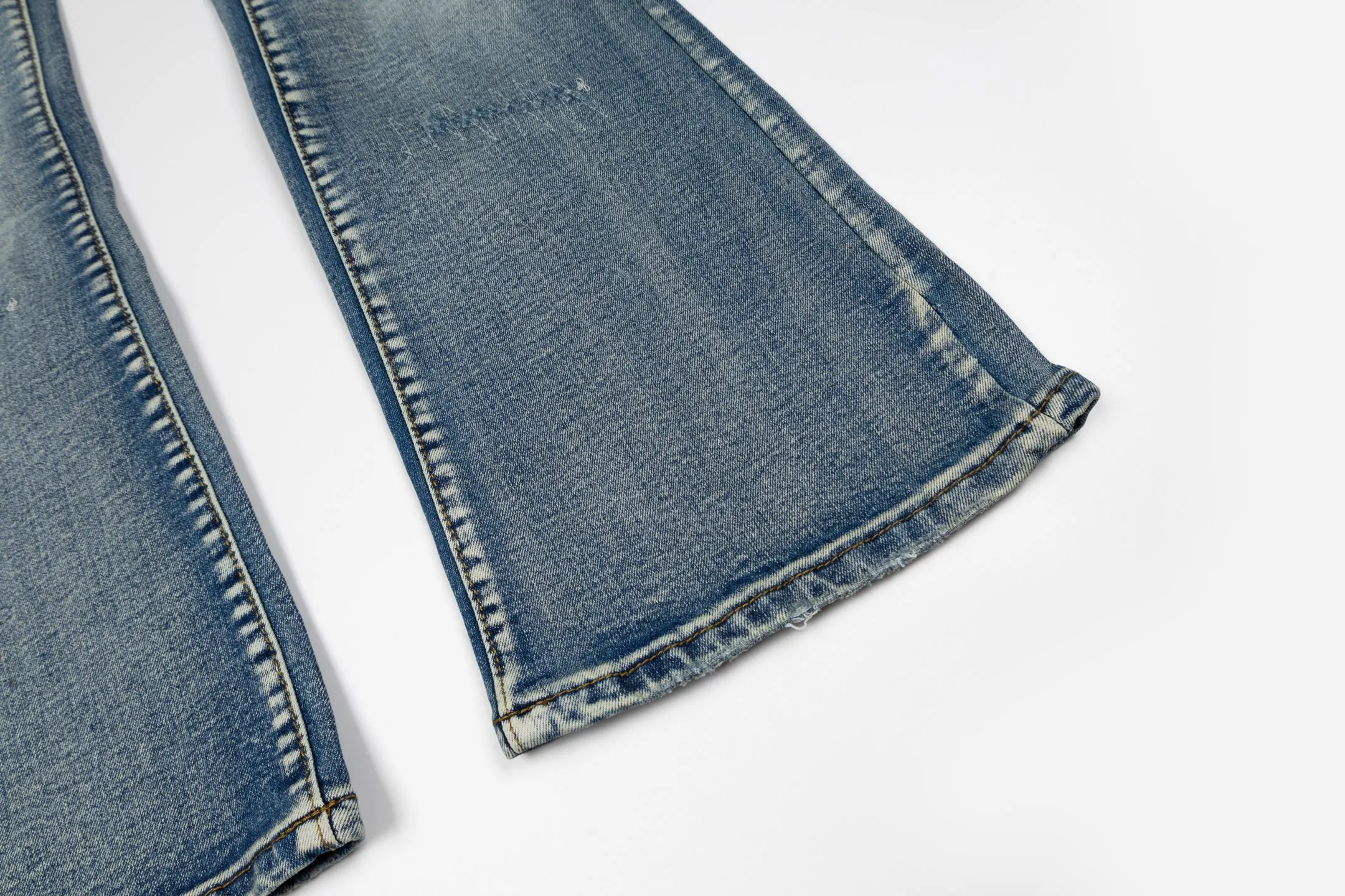 135 PURPLE BRAND 26New Arrival embroidered ripped jeans with top quality ink wash. Really restore the ultimate Vintage texture. Three-dimensional version. Loose and comfortable, not picky on the figure. Makes taller and slimmer. Factory Seiko. Original factory quality control. Same style for men and women. Can be matched with couples. Versatile recommendation. Must-have jeans for all seasons. Hipsters have been disappointed. From the quality selection of fabrics, the tailoring of details, and the matching of patterns, they are all impeccable! The upper body is so handsome when worn...it can be easily worn by men, women and children! The craftsmanship is made of heavy-duty washed pure cotton denim fabric. After washing, it is soft and thick. It is very stylish when worn on the body. Color: Blue Style number: # Size: 28 30 32 34 36